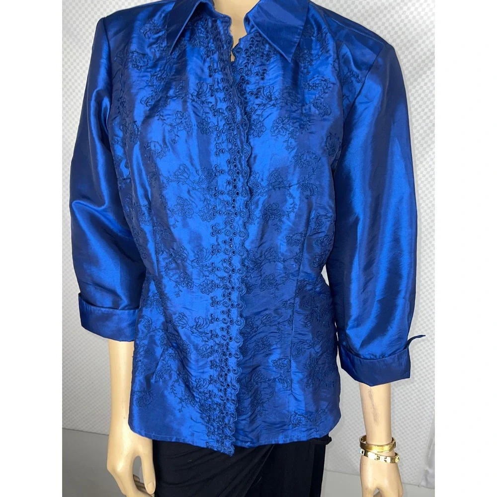 Coldwater Creek Royal Blue Embroidered Eyelet Button Up Blouse Medium 3/4 Sleeve - Picture 6 of 10